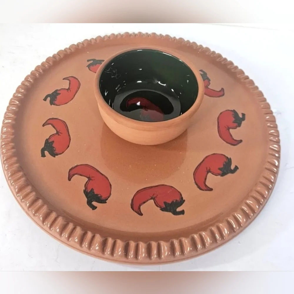 Terracotta Chip &‎ Dip Platter with Red Pepper Motif